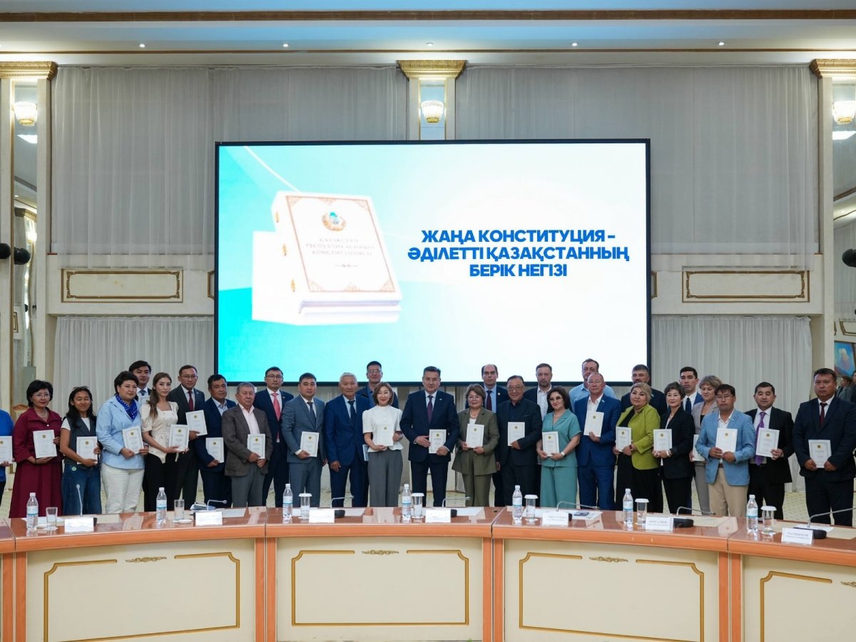 Әділетті Қазақстанның берік іргетасы: Өскеменде Жаңа Конституция талқыланды