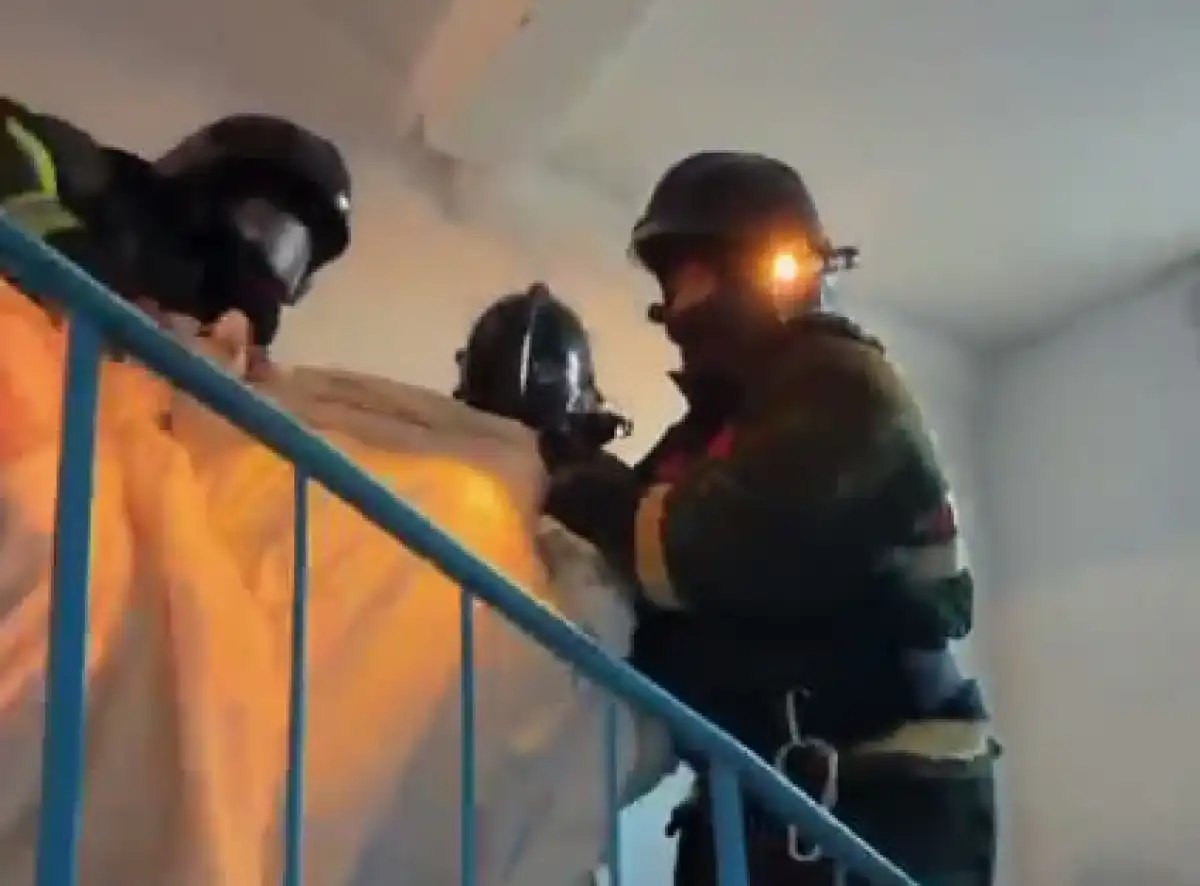 В Кокшетау спасли пожилую женщину из горящей квартиры