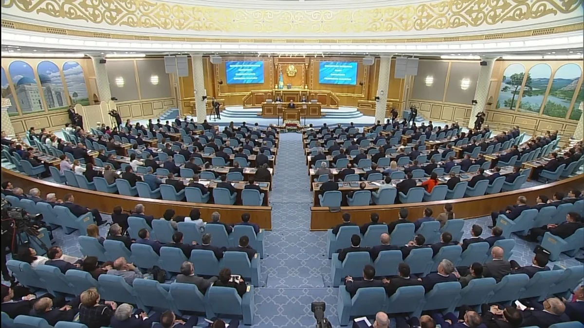 Үш жылда 300 заң: депутаттар жаңа Конституциядан не күтеді