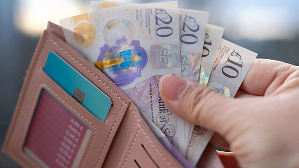 Британские власти хотят взыскивать с беженцев до £10 тысяч