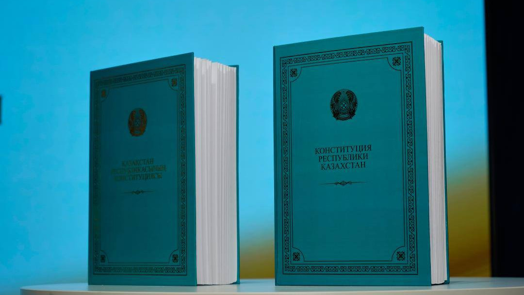Новую Конституцию Казахстана представили в шрифте Брайля