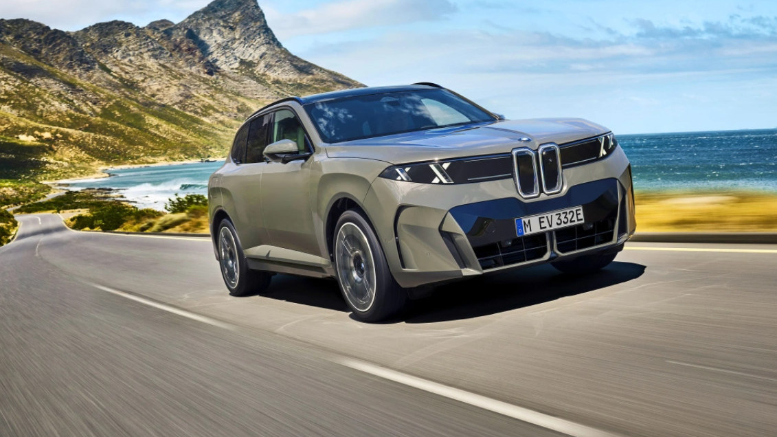 Жаңа BMW X5: жүргізуші мен жолаушыға есік өзі ашылады