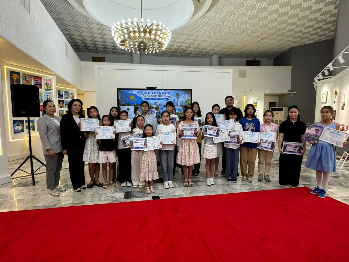 Алматыда «Конституция – балалар көзімен» сурет байқауының жеңімпаздары марапатталды