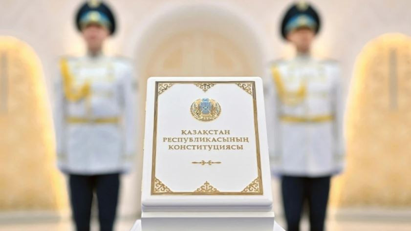 Әлеуметтік мемлекеттің берік негізі: Жаңа Конституциядағы білім, медицина және еңбек кепілдіктері