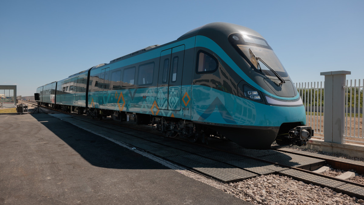 Аты Tarlan Astana деп өзгерген LRT  рельсі өртенді