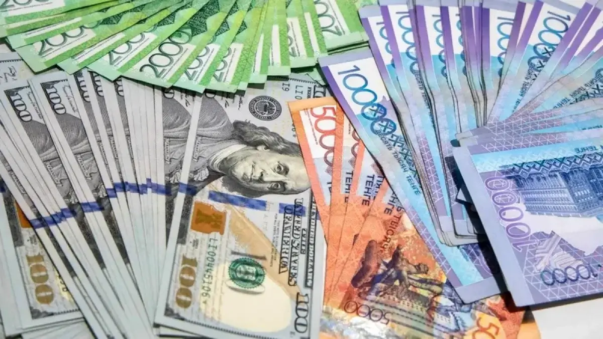 Доллар продолжил снижаться: курс валют на 2 июля