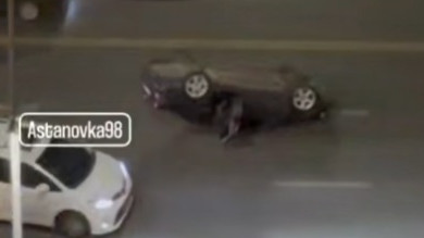 Автомобиль опрокинулся на крышу в Астане