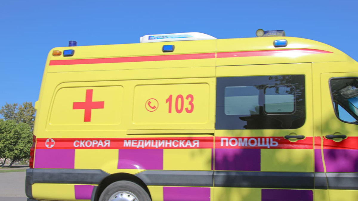 Скорая помощь и электровелосипед столкнулись в Алматы: есть погибший