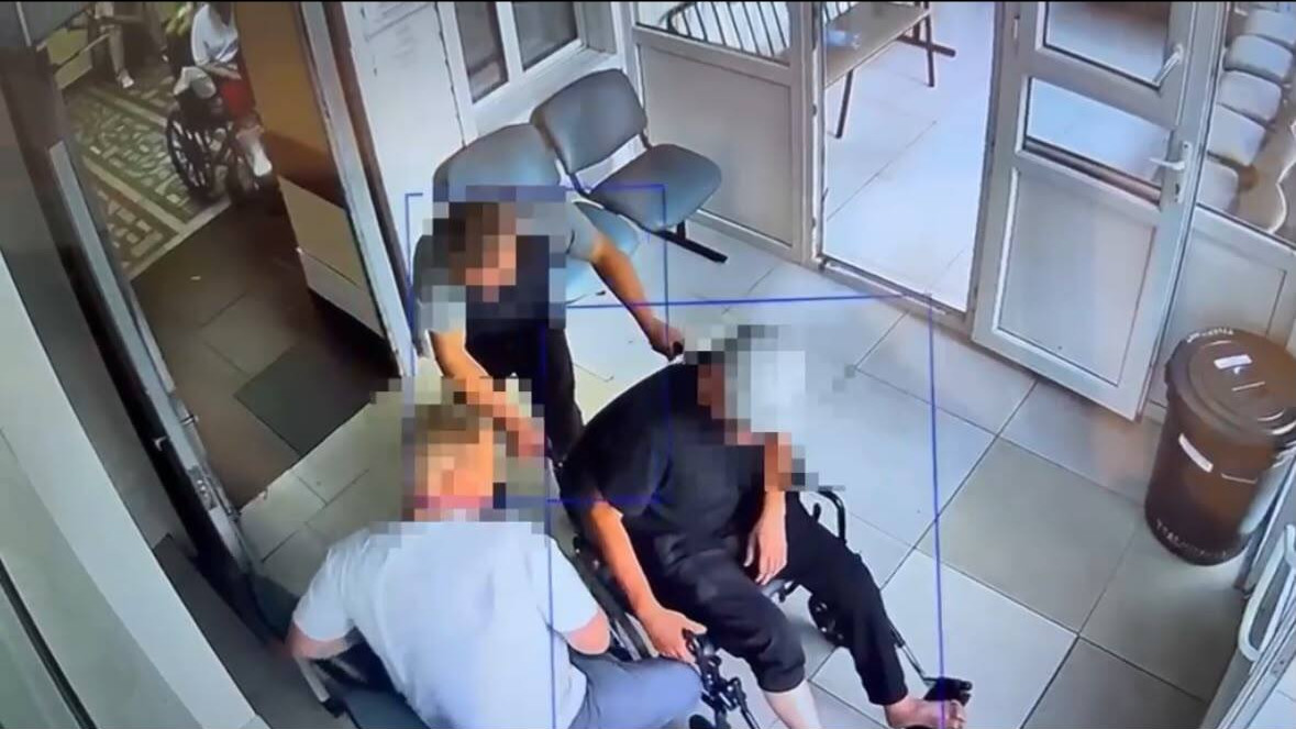 Инвалидную коляску украли прямо из больницы в Астане