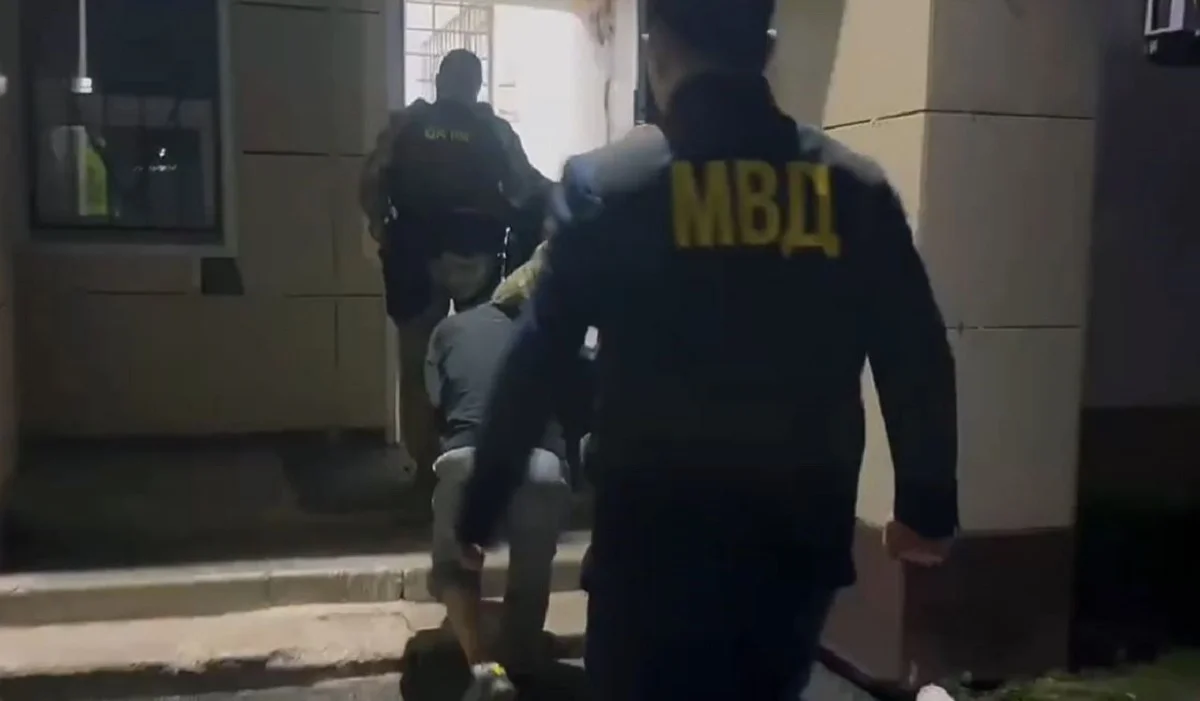 Ақтөбе тұрғынын бір топ адам ұрып, автокөлігін өздеріне рәсімдеуді талап еткен