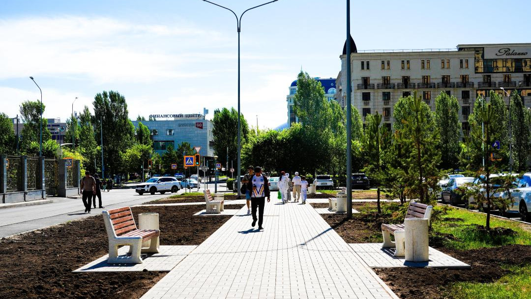 В Астане открыли новую аллею в честь Дня Конституции