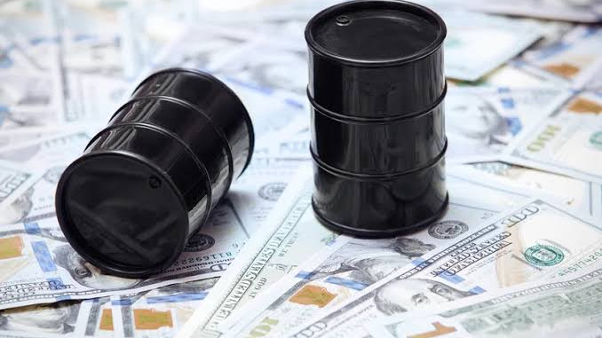 Нефть дешевеет: рынок отреагировал на переговоры США и Ирана