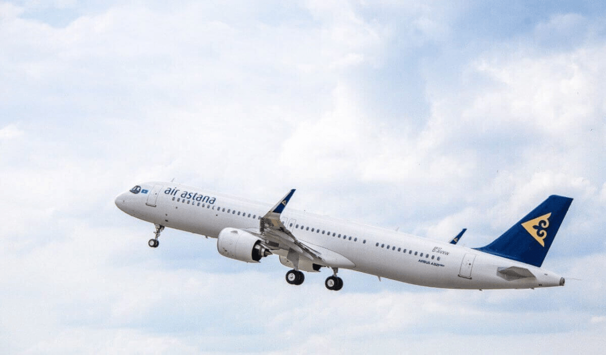 Самолёт Air Astana не смог сесть в Астане и вернулся в Алматы