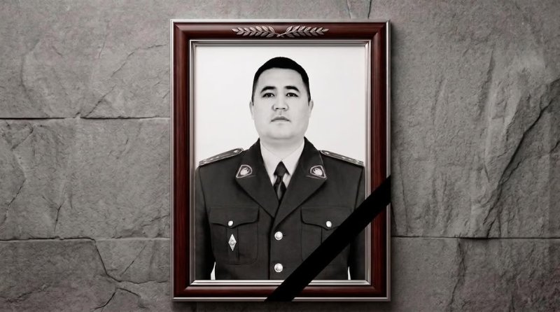 Жуткие кадры: в Туркестане произошла авария, полицейских разбросало по дороге