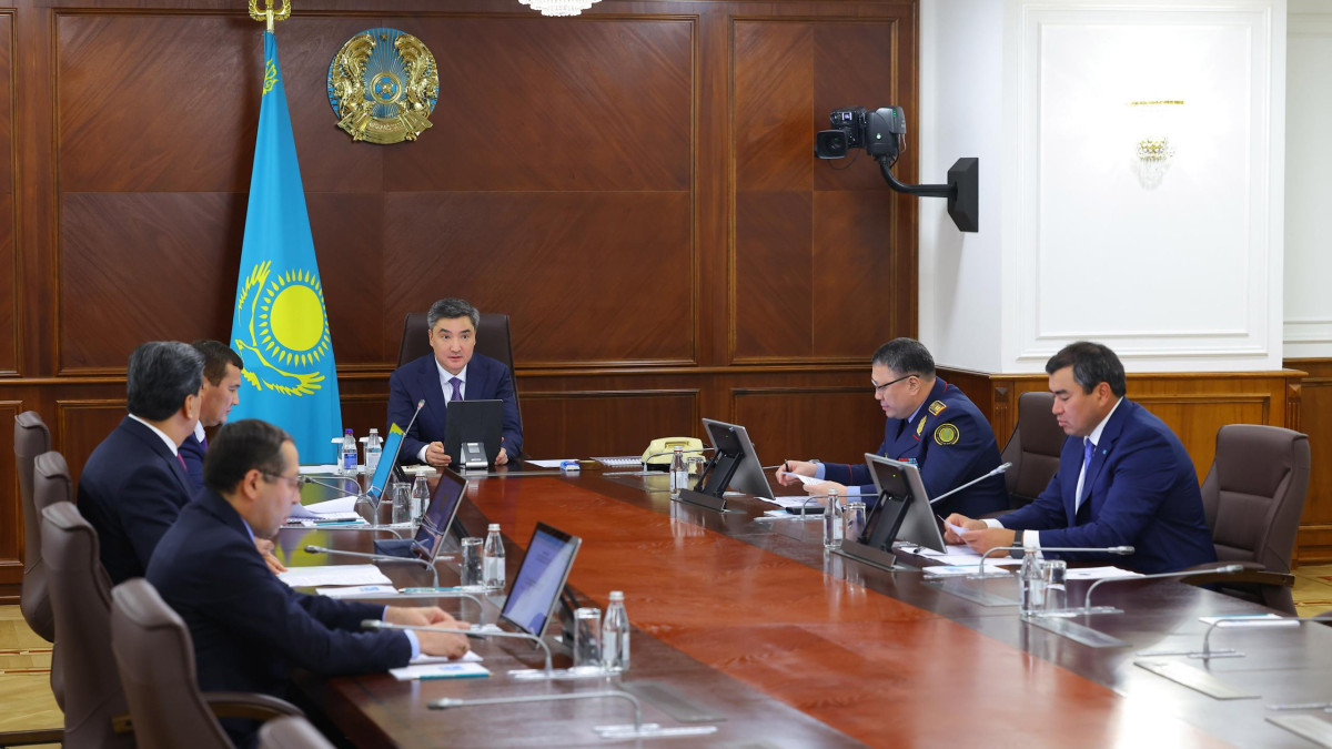 Бектенов шұғыл жиын өткізді: Алматы, Жамбыл және Жетісу облыстарында қауіпсіздік шаралары қалай жүріп жатыр?