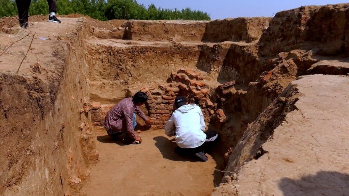 Археологи обнаружили мавзолей времен Золотой Орды и артефакты из Индийского океана в Казахстане