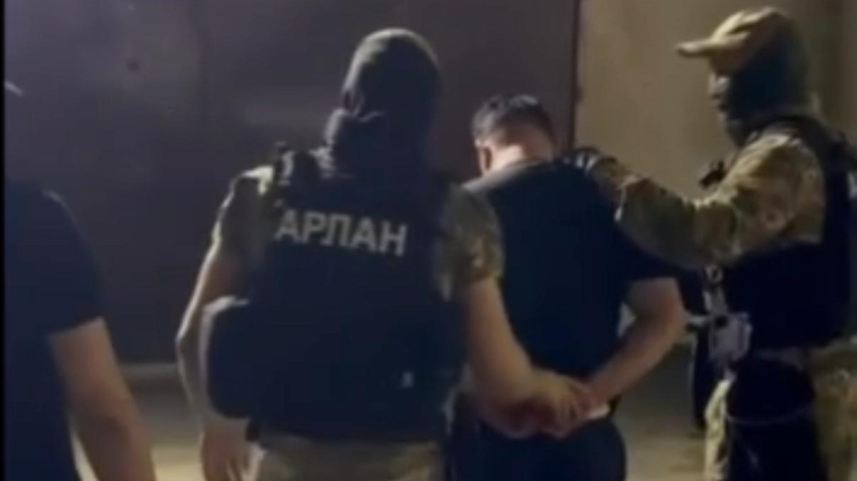 "Видео жариялаймыз": Шымкентте ақша бопсалаумен айналысқан блогер мен сыбайластары ұсталды