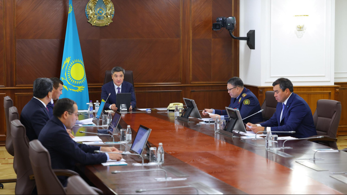 Бектенов провел экстренное совещание из-за непогоды: ситуация с паводками остается под контролем