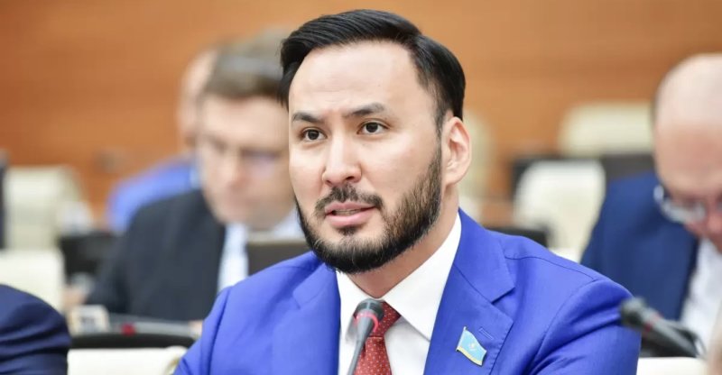 Айдарбек Ходжаназаров сохранил пост главы партии Respublica