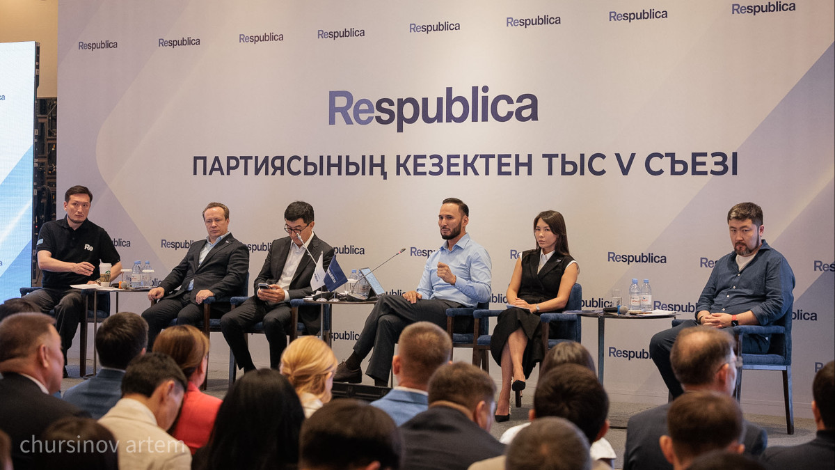 «Басты басымдық – болашақ Құрылтайдың кәсібилігі»: Айбек Құмызбеков Respublica съезіне баға берді