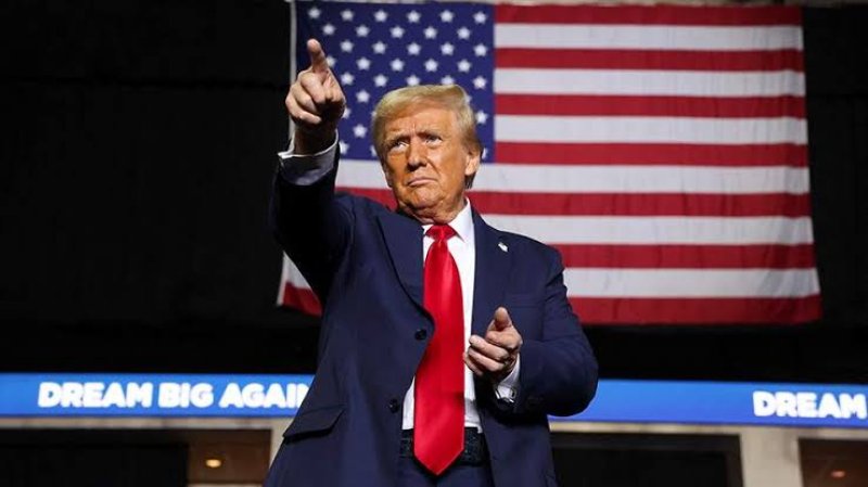 Трамп заявил об угрозе американской идентичности