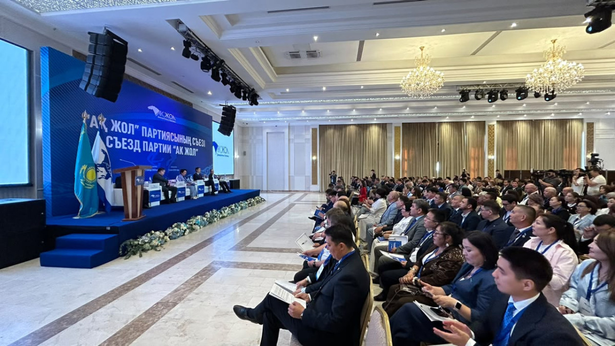 Дания Еспаева предложила вернуть под контроль Курултая все государственные финансы