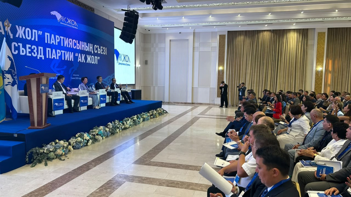 Депутат "Ак жол" жестко раскритиковал работу партии Respublica