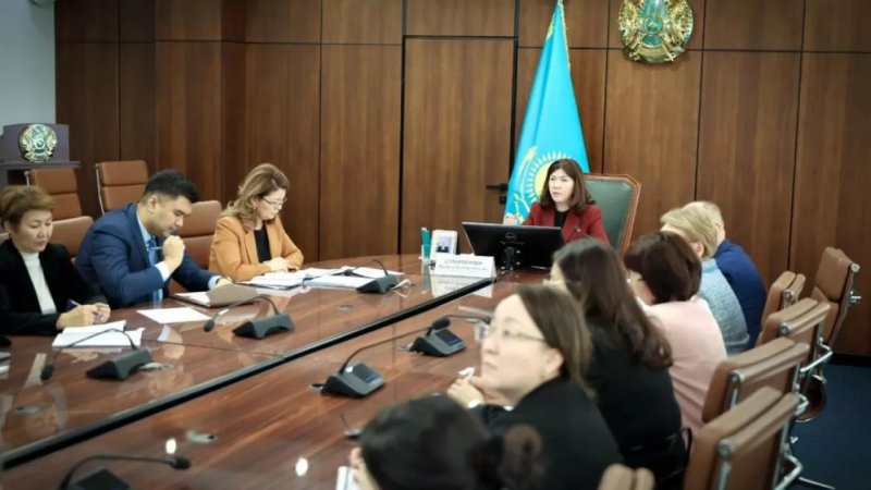 «Атмосфера страха»: на министра просвещения пожаловались Токаеву