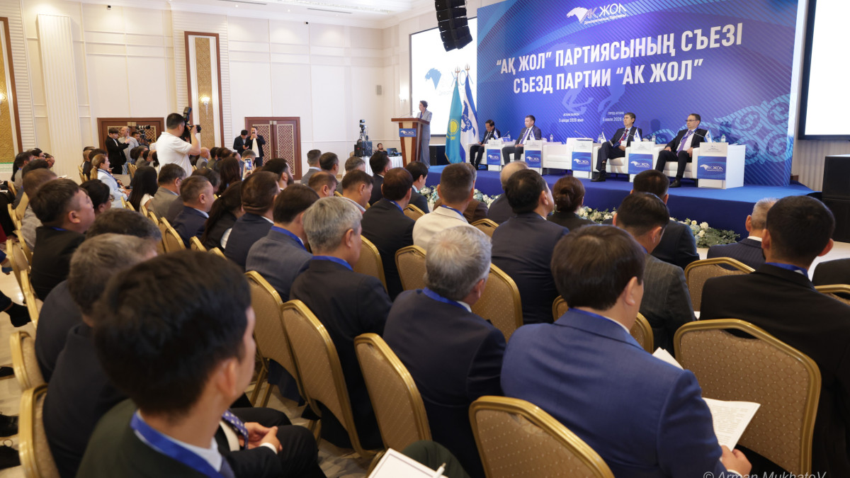 Предвыборные баталии: Что предлагает партия "Ак жол" и почему критикует своих оппонентов