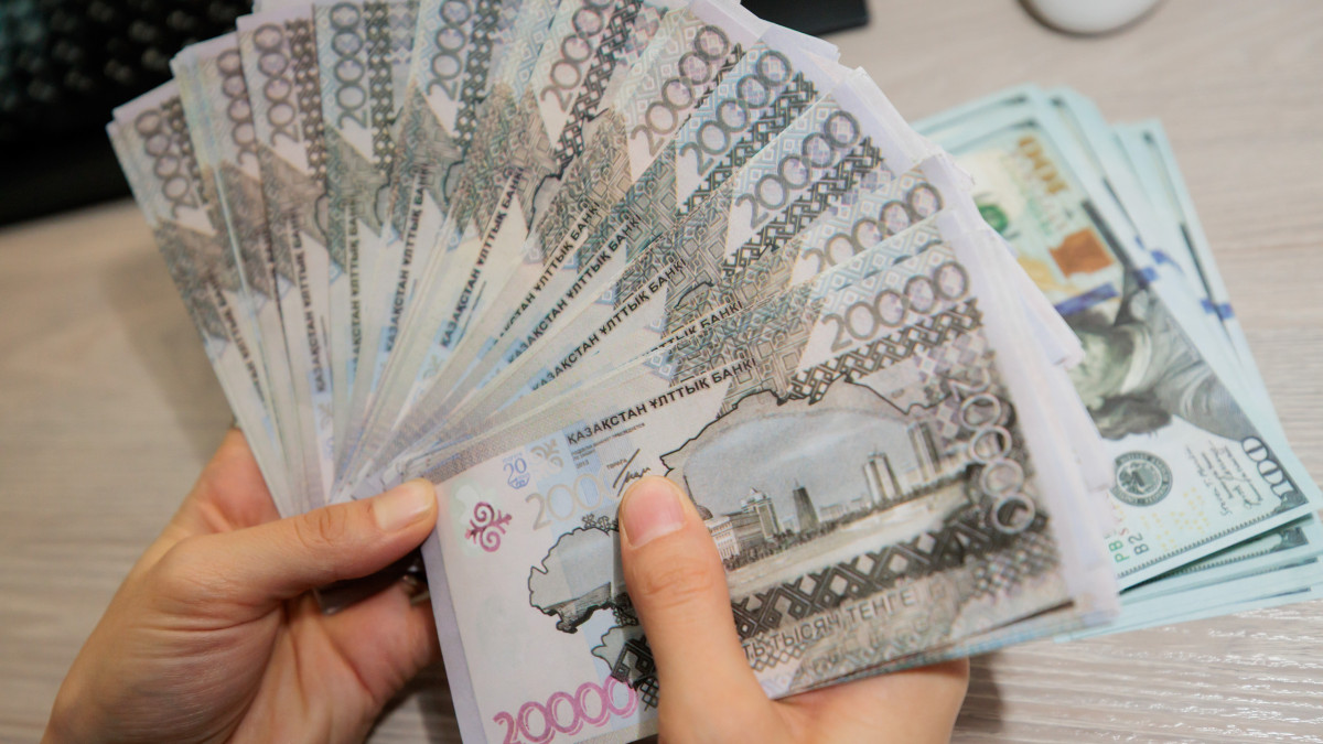 Безработным казахстанцам выплатят до 125 тысяч тенге: как получить деньги и профессию