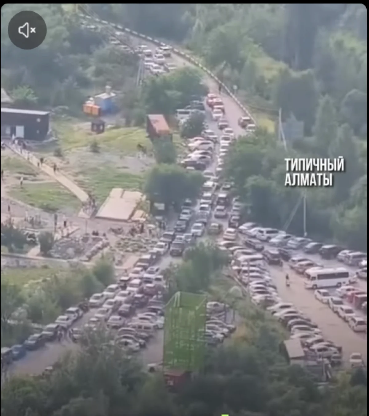 Пробки на Большое Алматинское озеро: почему туристы всё чаще выбирают Казахстан