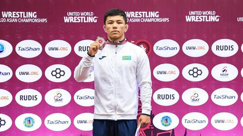 Казахстанские борцы завоевали 18 медалей на молодежном чемпионате Азии