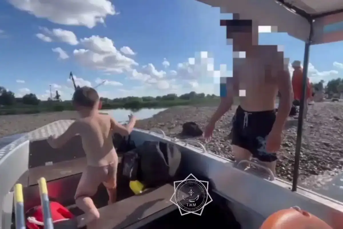 Семейде 3 жасар бала жағажайда жоғалып кетті