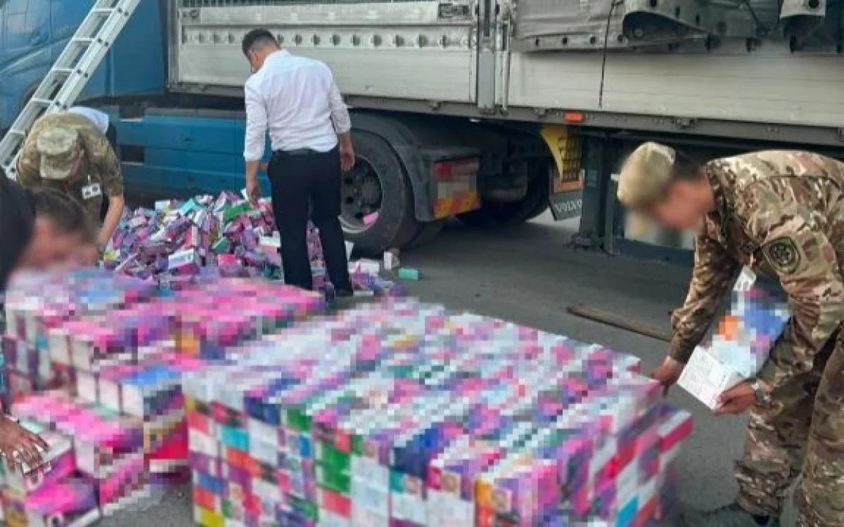 Қазақстанға 500 млн теңгенің вейпін заңсыз әкелмек болғандар ұсталды
