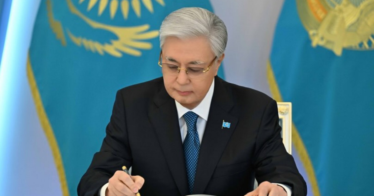   Алатау қаласын дамыту, топырақты қорғау: Мемлекет басшысы бірқатар заңға қол қойды   