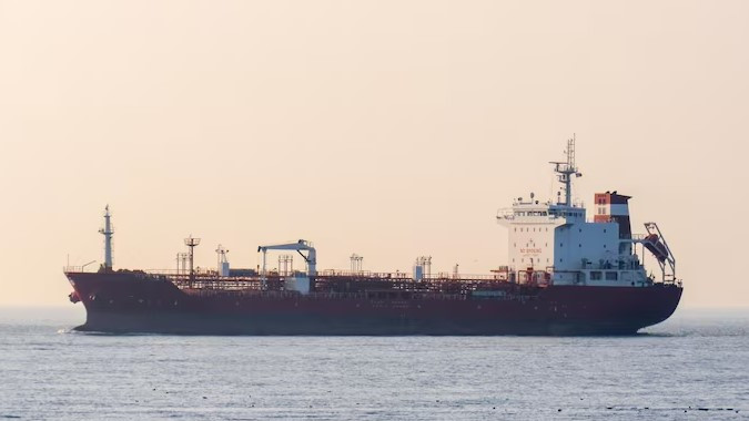 Танкер с нефтью КТК атаковали беспилотники в Черном море