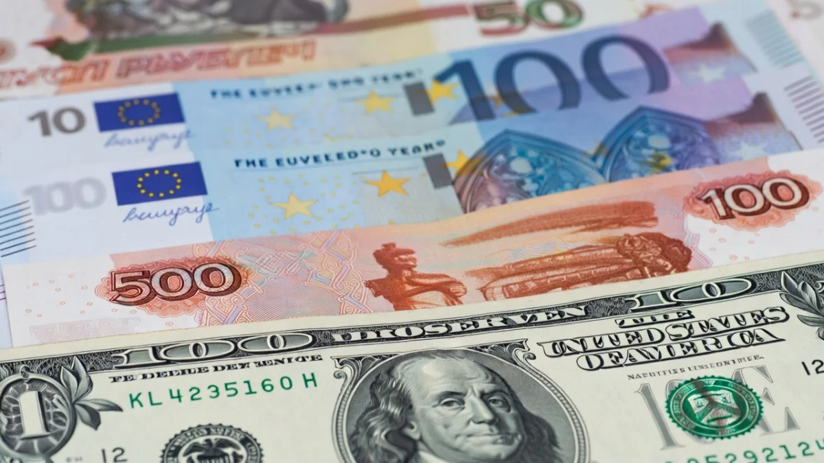 Курс валют на 8 июля: доллар закрепился выше 471 тенге