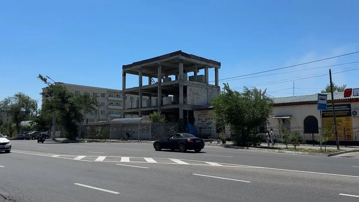 Таразда 15 жыл бойы заңсыз тұрған ғимарат сүрілетін болды
