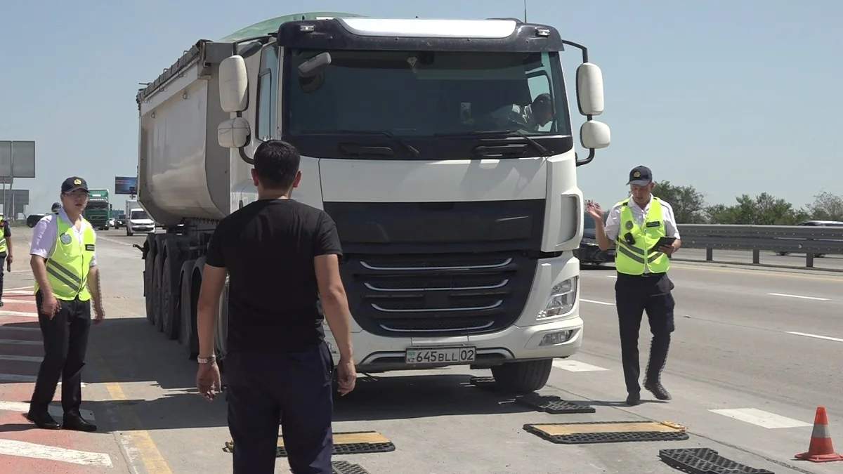Алматыда жол сапасын сақтау үшін ауыр жүк көліктері тексеріліп жатыр