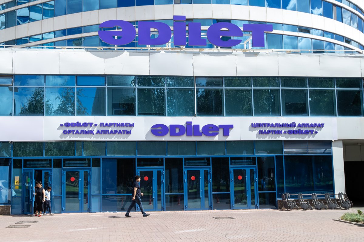 Кто войдет в список кандидатов в депутаты Курултая от партии “Әділет” – делегат съезда