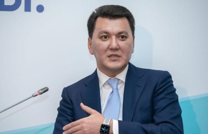 Ерлан Карин вступил в «Әділет» и идет в Курултай
