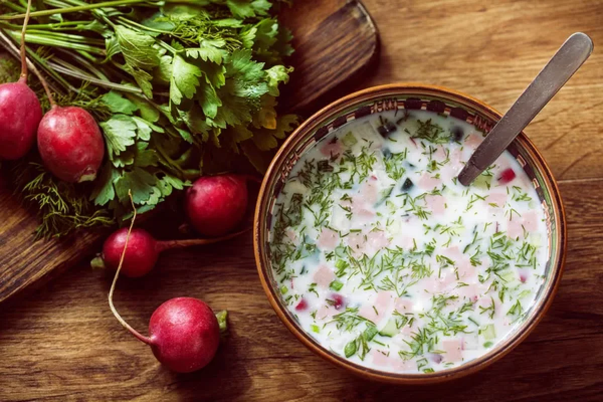 Летний деликатес: как выбрать продукты для вкусной и безопасной окрошки