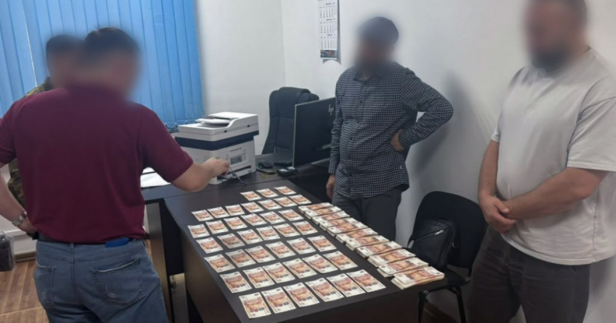  Қордай шекара бекетінде 170 миллион теңгені алып кетіп бара жатқан шетел азаматы ұсталды   