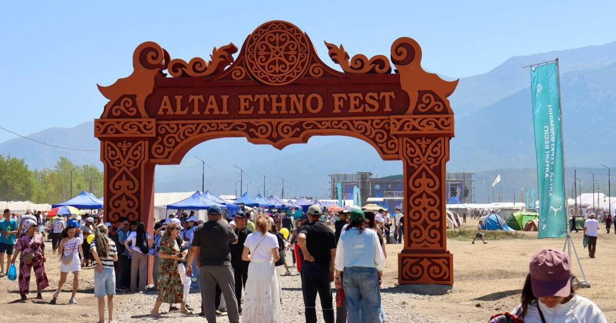   Altai Fest: полицейлер Қатонқарағайдағы фестивальге барған қонақтарға үйге аман-есен қайтудың тәртібін түсіндірді   