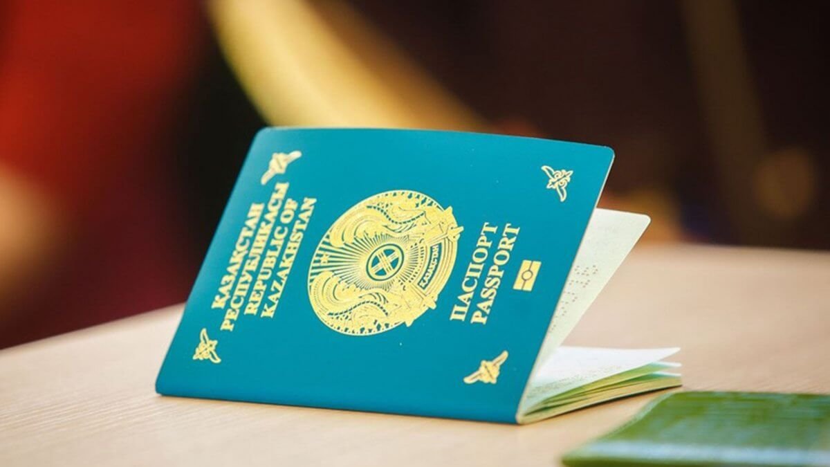 Казахстанцы массово меняют документы