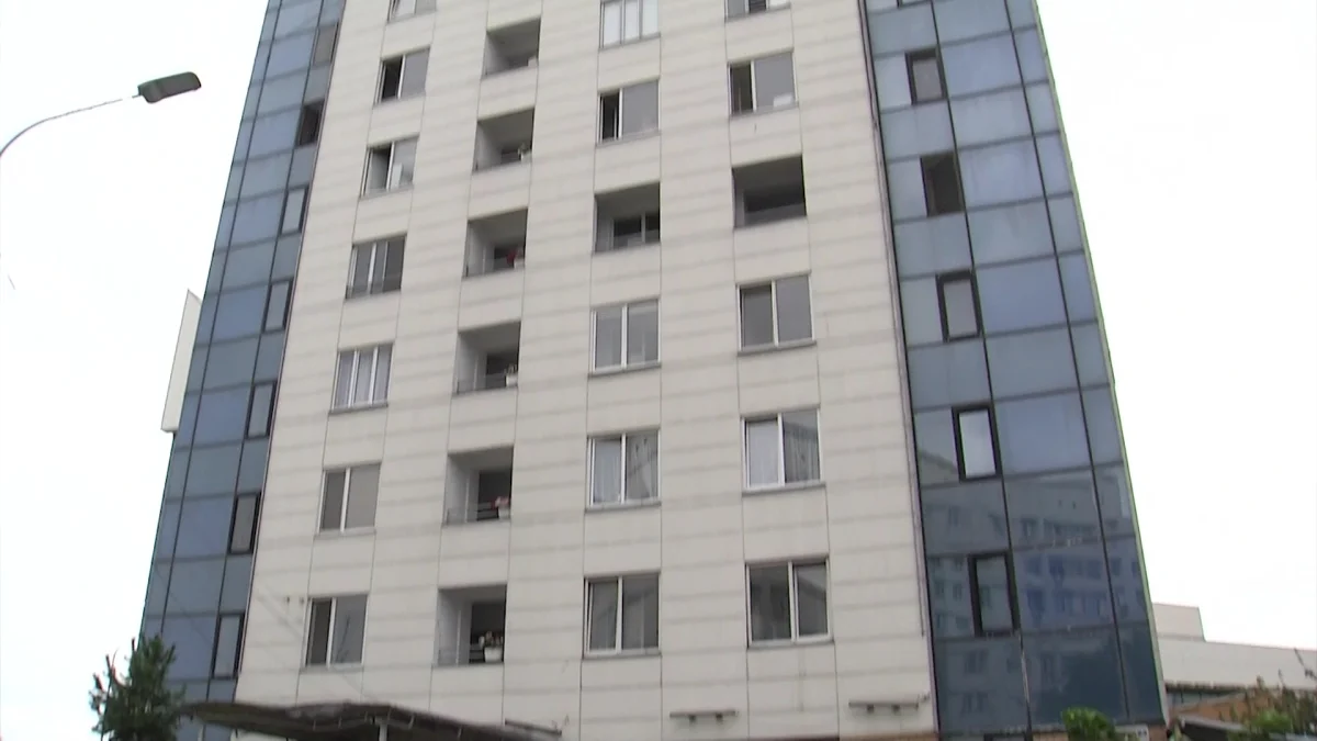 Алматыда 20 жастағы бойжеткен 10-шы қабаттан құлап кетті