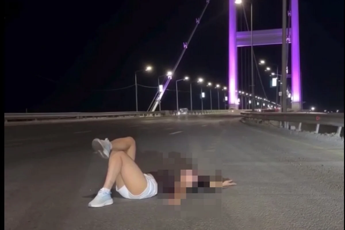 Опасный кадр ради лайков: женщину наказали за фотосессию на мосту в Семее