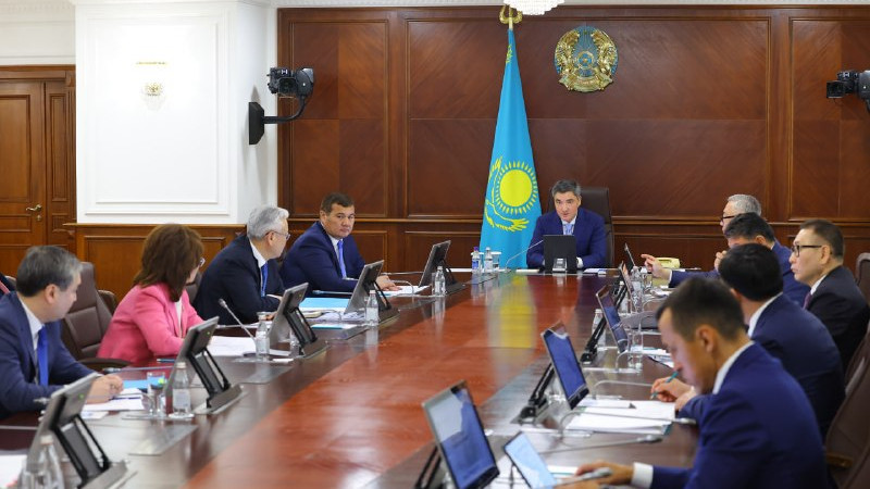 Жаңа Конституция Қазақстанның тұрақты экономикалық өсу моделіне көшуін айқындады – Олжас Бектенов