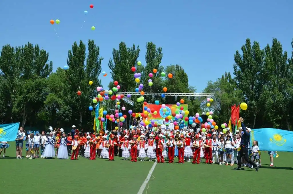 Почти 294 тыс. школьников Алматы охвачены летним отдыхом