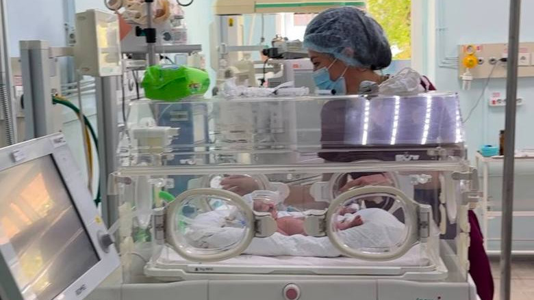 Алматыда жүкті әйелдің жатырынан 5,1 келілік алып ісік алынды